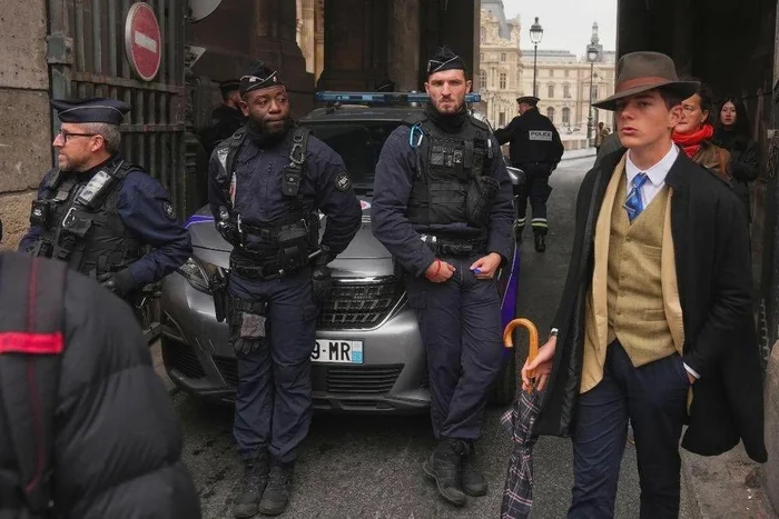 Bărbatul din imagine cu pălărie nu are nicio legătură cu ancheta/FOTO:X