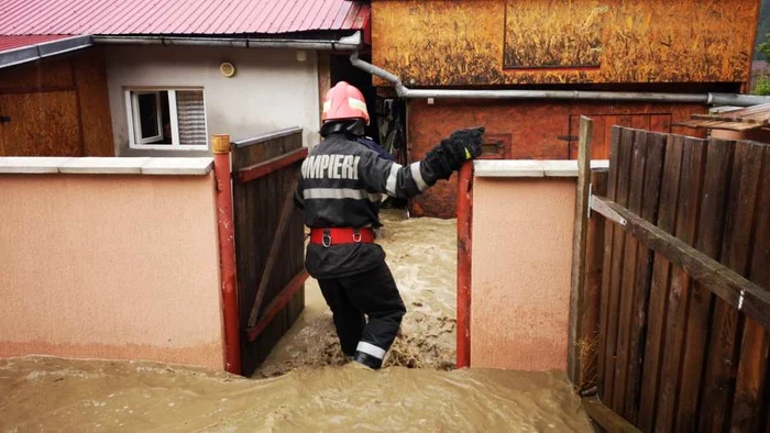 45 de gospodării au fost inundate în urma unei ploi torențiale FOTO ISU Bacău
