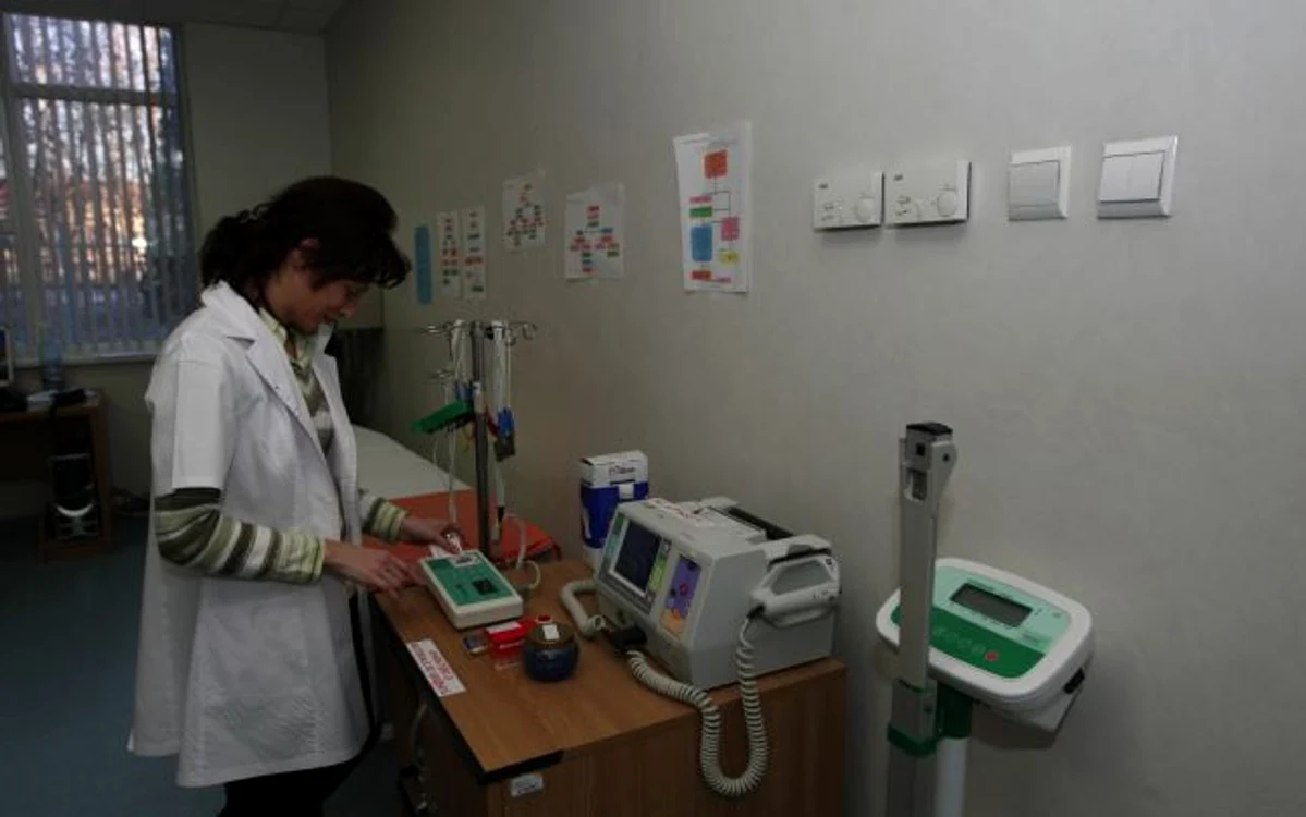 Cabinetul în care li se măsoară înălţimea şi  greutatea posibililor subiecţi