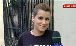 Ana Maria Vladislav stă de trei zile în faţa casei lui Prigoană (captură: Pro TV) jpeg