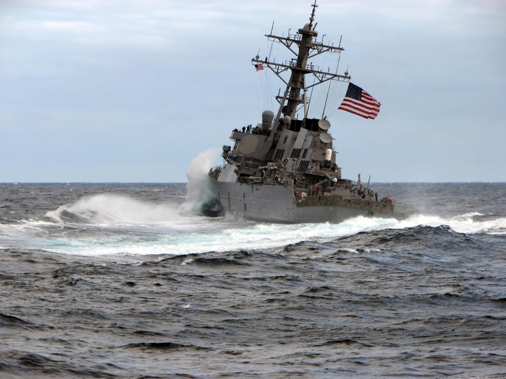 Nava americană a fost hărţuită de avioane ruseşti  FOTO U.S. Navy photo by Master at Arms Chief Chief Anthony J. Sganga/Released