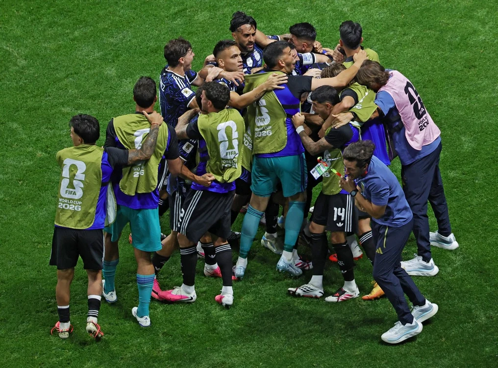 Argentinienii se bucură după ce au reușit să egaleze în semifinala cu Anglia (Foto: EPAImages)