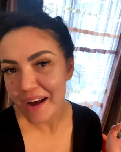 Andreea le-a arătat fanilor ce are pe față. Foto: Instagram