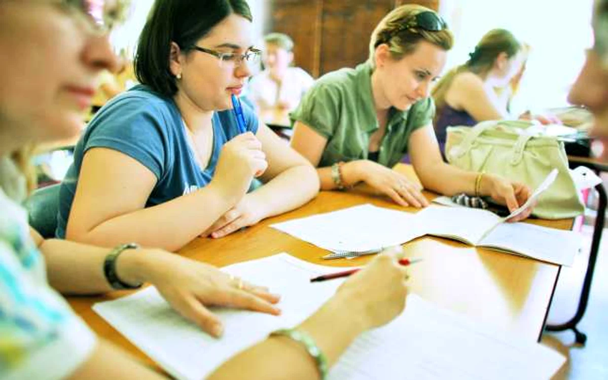 Hidroelectrica oferă 37 de burse pentru elevi  şi studenţi FOTO: Arhivă