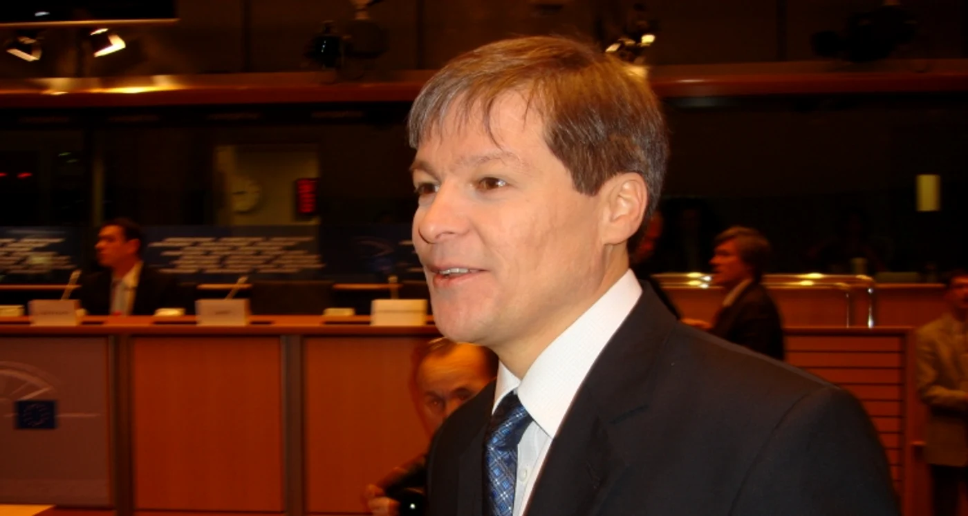 
    Cabinetul condus de Dacian Cioloș ne schimbă salariile  