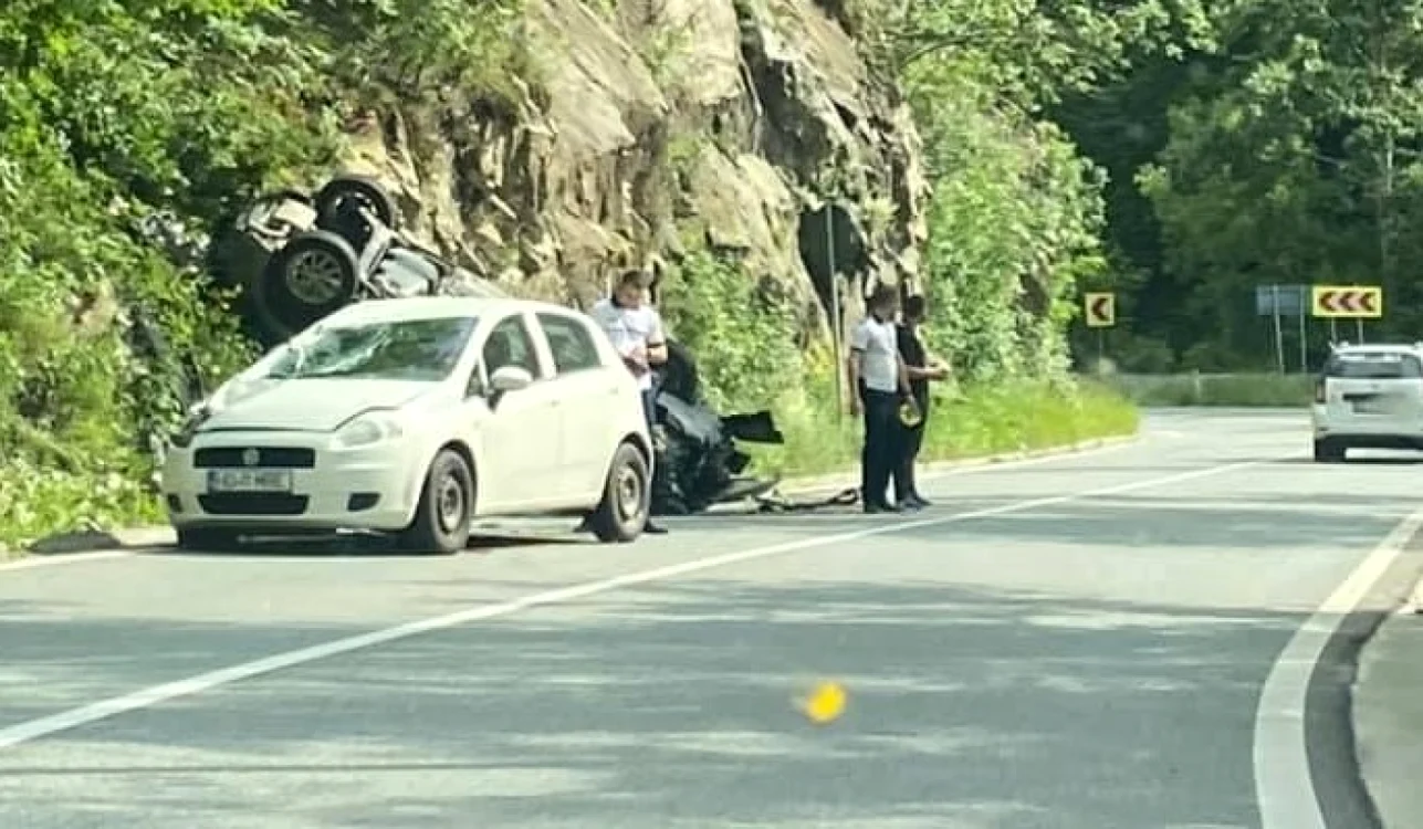 Maşina s-a răsturnat                                                                                                   FOTO: Facebook