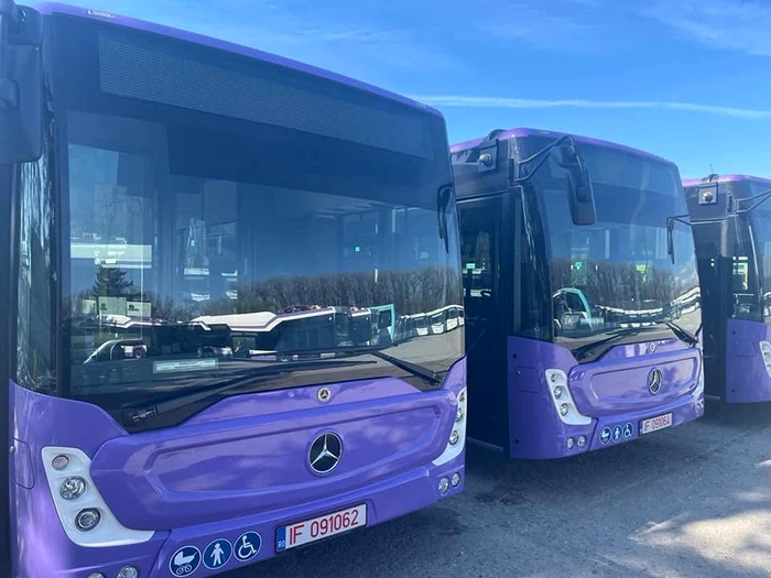 Primele autobuzele hibrid din lotul achiziționat au ajuns la Pitești. Foto Facebook Cristian Gentea