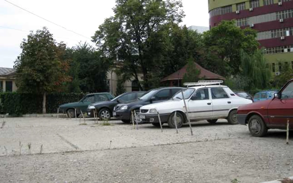 Aici ar urma să fie înălţată noua parcare