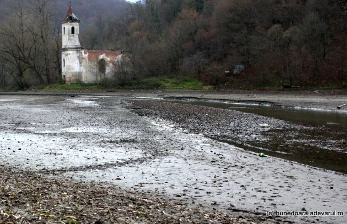 biserica lacului cincis