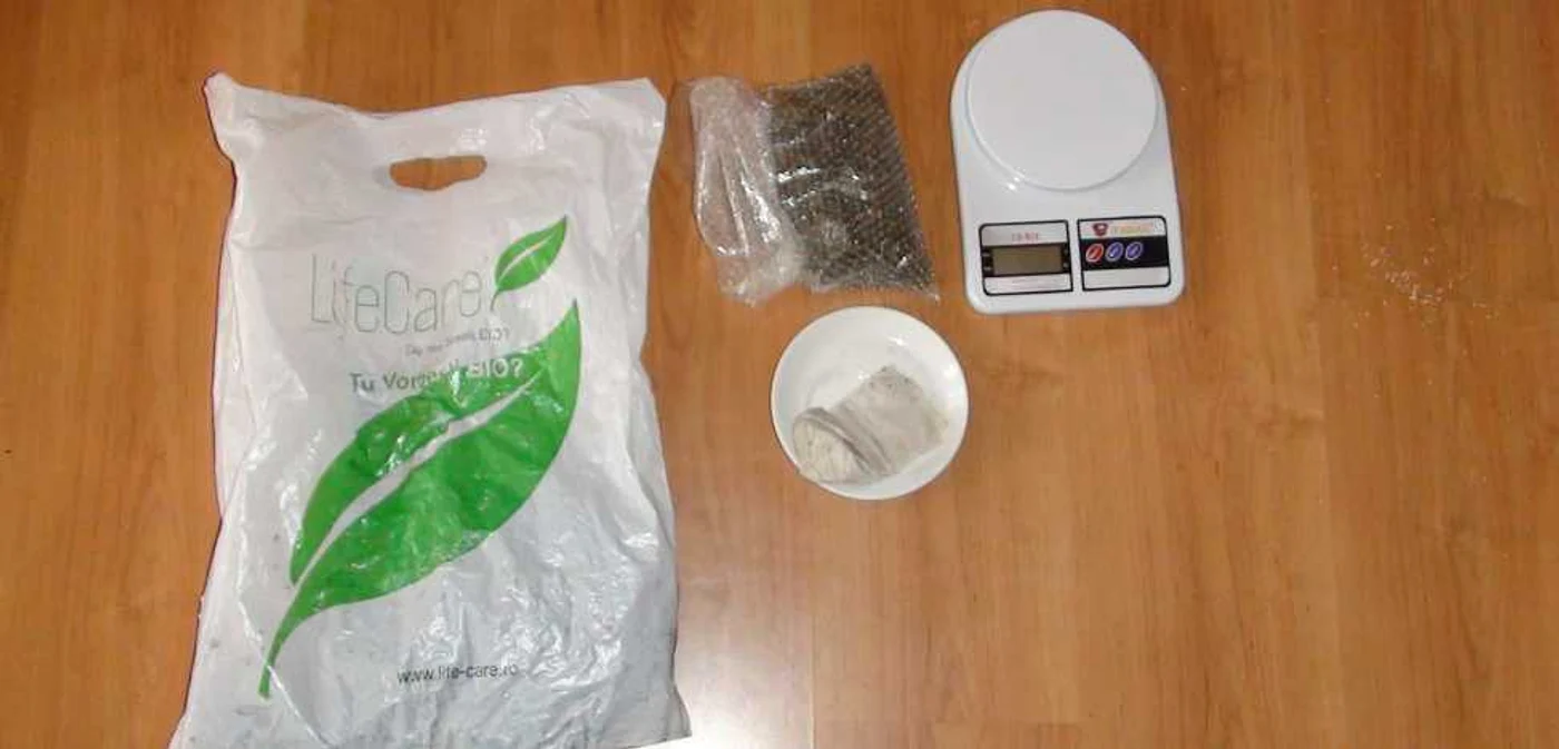 Basarabeanul a fost prins la Vama Albiţa cu cannabis şi pastile de Ecstasy
