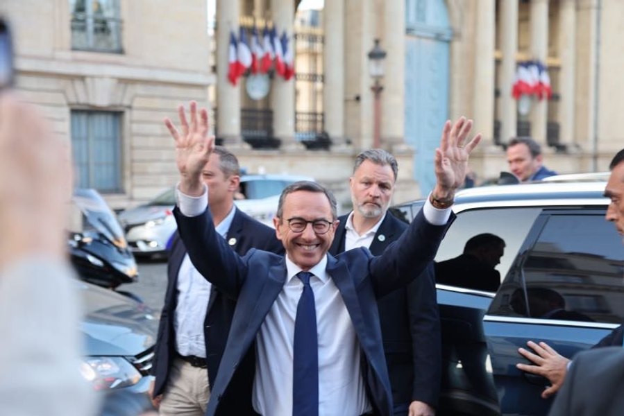 Ministrul francez de interne preia frâiele dreptei tradiționale. Bruno Retailleau, noul lider al Les Républicains