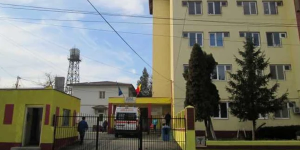 Ambulanţa Drăgăşani - Vâlcea în centrul unui scandal după ce două angajate au ascuns că locuiesc cu o rudă venită din Anglia Foto Adevărul