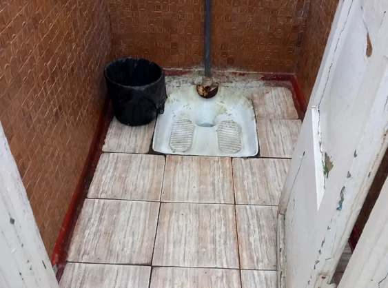 Toalete neigienizate în gările din județul Galați FOTO: Protecția Consumatorului