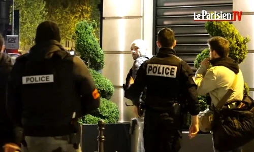 Atac terorist la Paris, cu câteva zile înaintea alegerilor prezidențiale  Un poliţist a fost ucis / VIDEO  jpeg