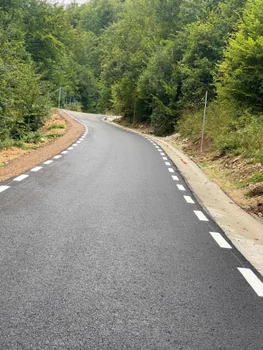 Drum asfaltat între Luncanii de Sus şi Zolt