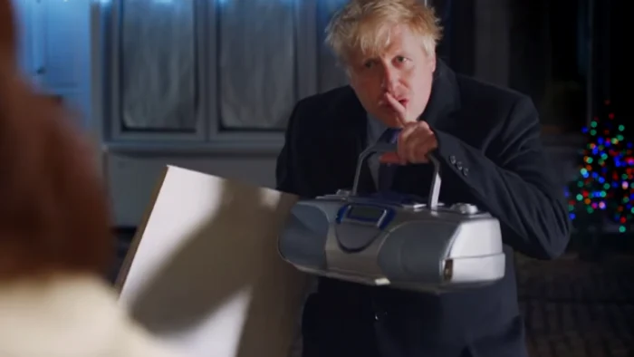 Boris Johnson a parodiat o scenă dintr-un film în care a jucat Hugh Grant