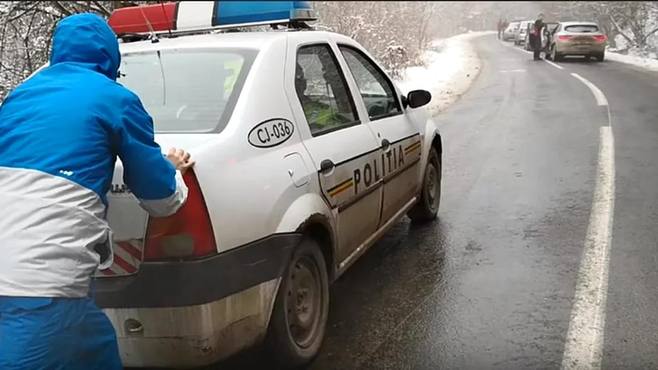 Mașina de Poliție avea probleme cu bateria FOTO Facebook Europol