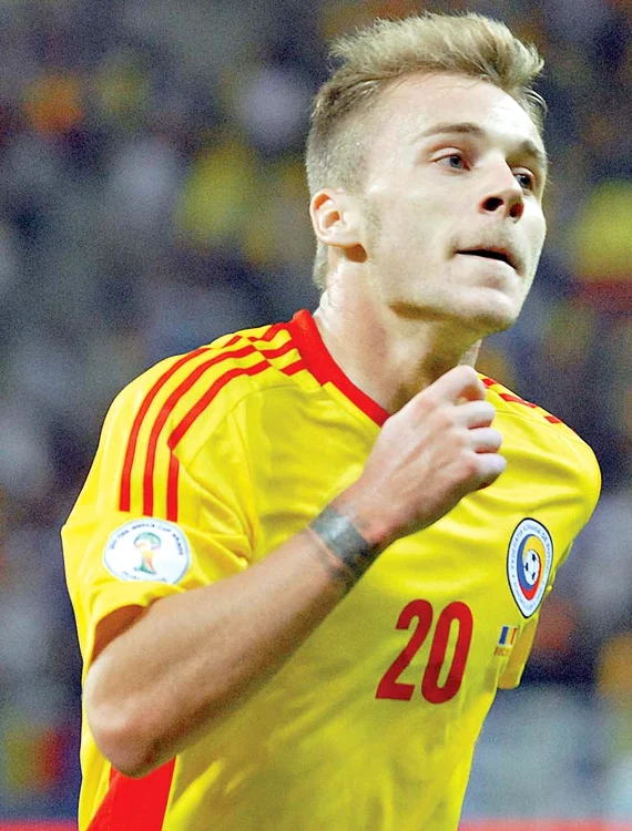 
    Din 2009, Bogdan a jucat 28 de meciuri pentru AS Roma  