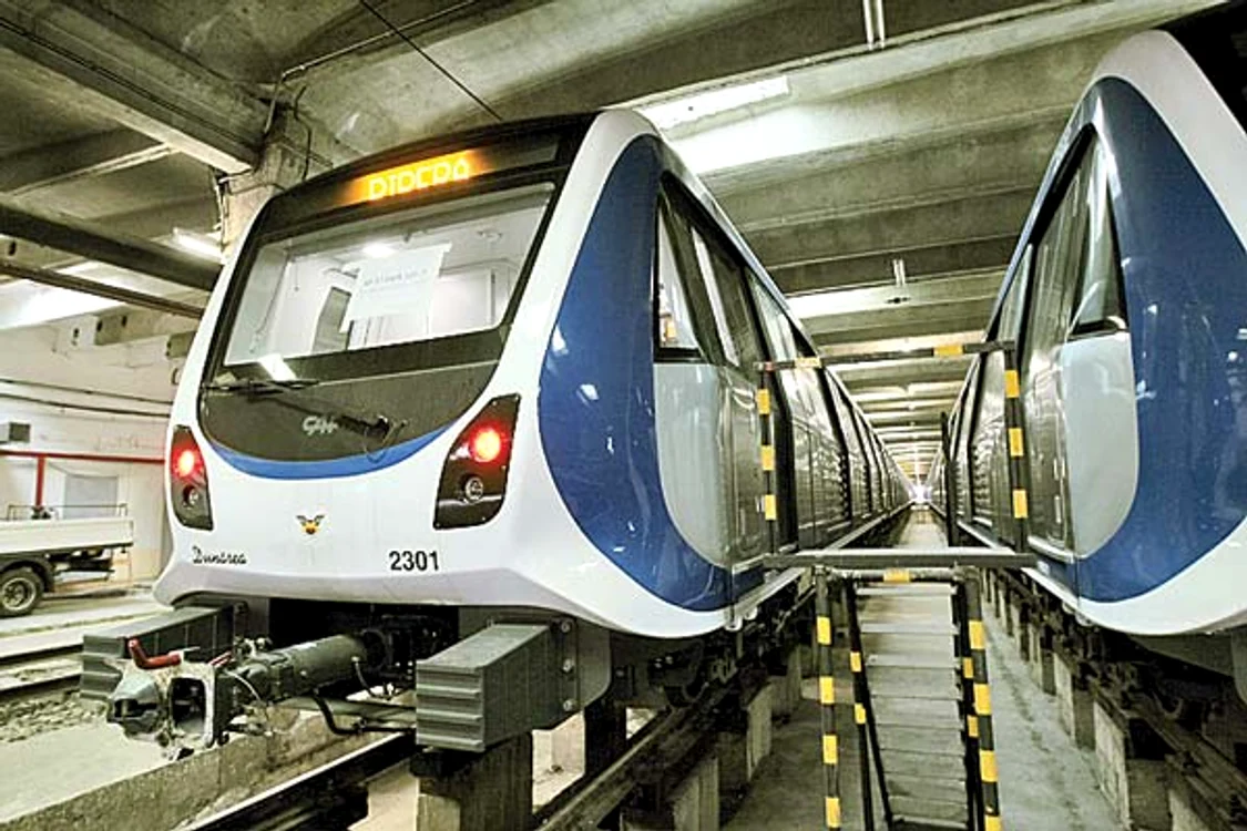 
    Prima avarie  la o garnitură  nouă de metrouFOTO: CLICK!  