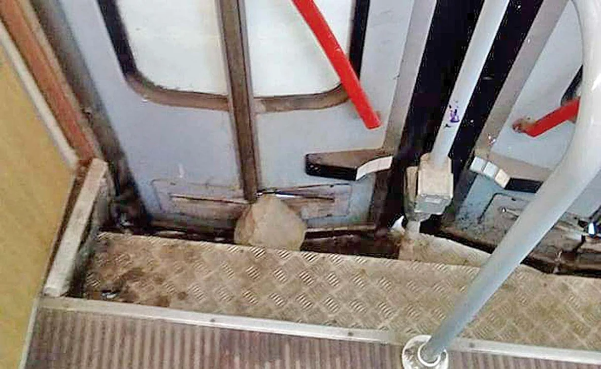 
    Un tramvai numit coşmarFoto: Facebook / Eşti din Craiova dacă...  