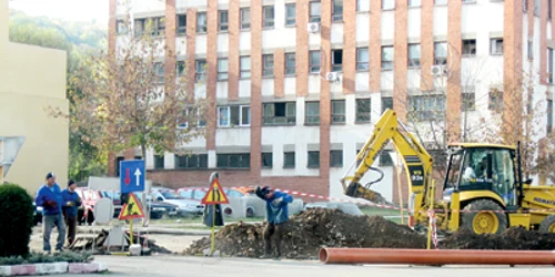 Reşiţa: Gropile ISPA lasă în urmă noroi şi nervi (GALERIE FOTO)