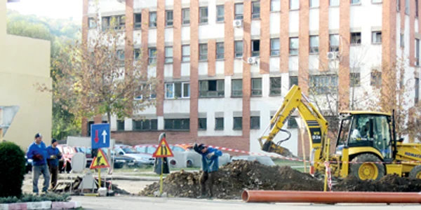 Reşiţa: Gropile ISPA lasă în urmă noroi şi nervi (GALERIE FOTO)