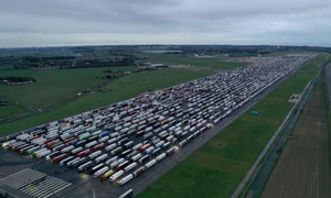 transport camioane criza