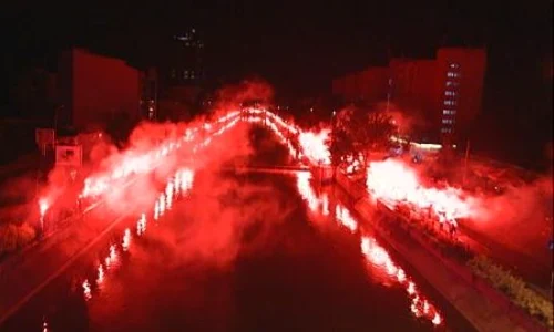imagini dementiale in bucuresti fanii rapidului au aprins orasul imaginile fac senzatie in toata lumea size18 jpeg