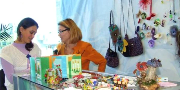 Bijuteriile făcute din materiale textile au fost la mare căutare