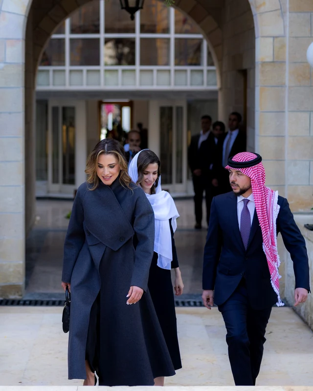 Jubileu de argint în Iordania: Regina Rania, Prințul Hussein și Prințesa Rajwa. FOTO: Casa Regală