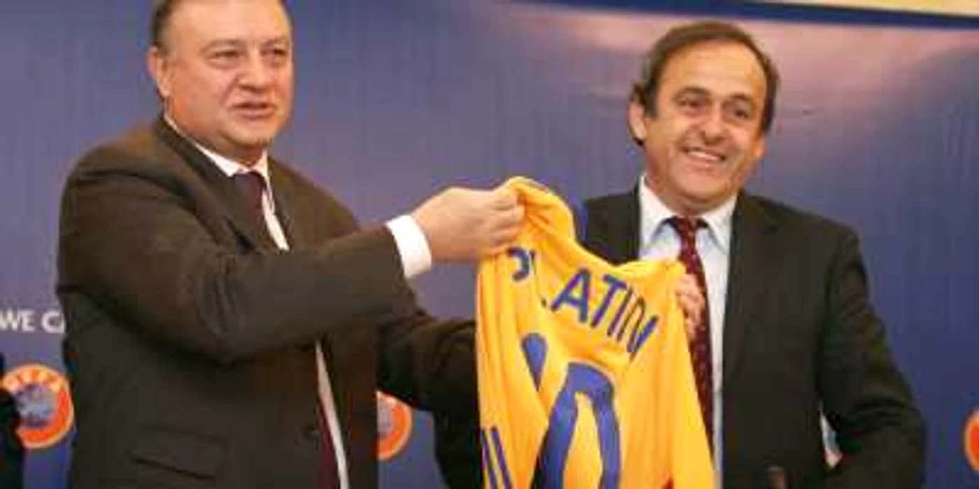 Michel Platini şi Mircea Sandu