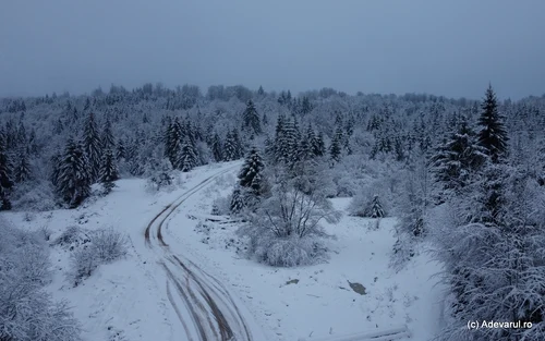 Drumul Hunedoara Caraș Severin pe Valea Cernei Foto Daniel Guță (1) JPG