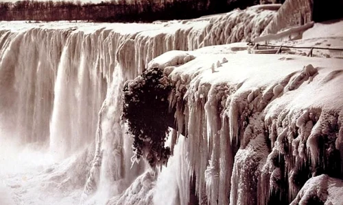 Imagini spectaculoase cu Cascada Niagara înghețată (sec 19 20) jpeg