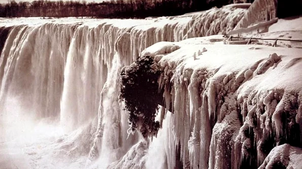 Imagini spectaculoase cu Cascada Niagara înghețată (sec 19 20) jpeg