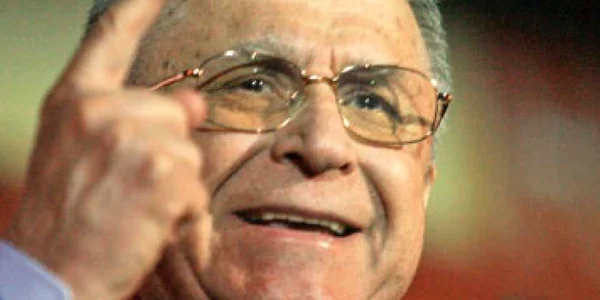 Iliescu despre asumarea răspunderii pe Educaţie: " Dă-o în măsa de guvernare!"