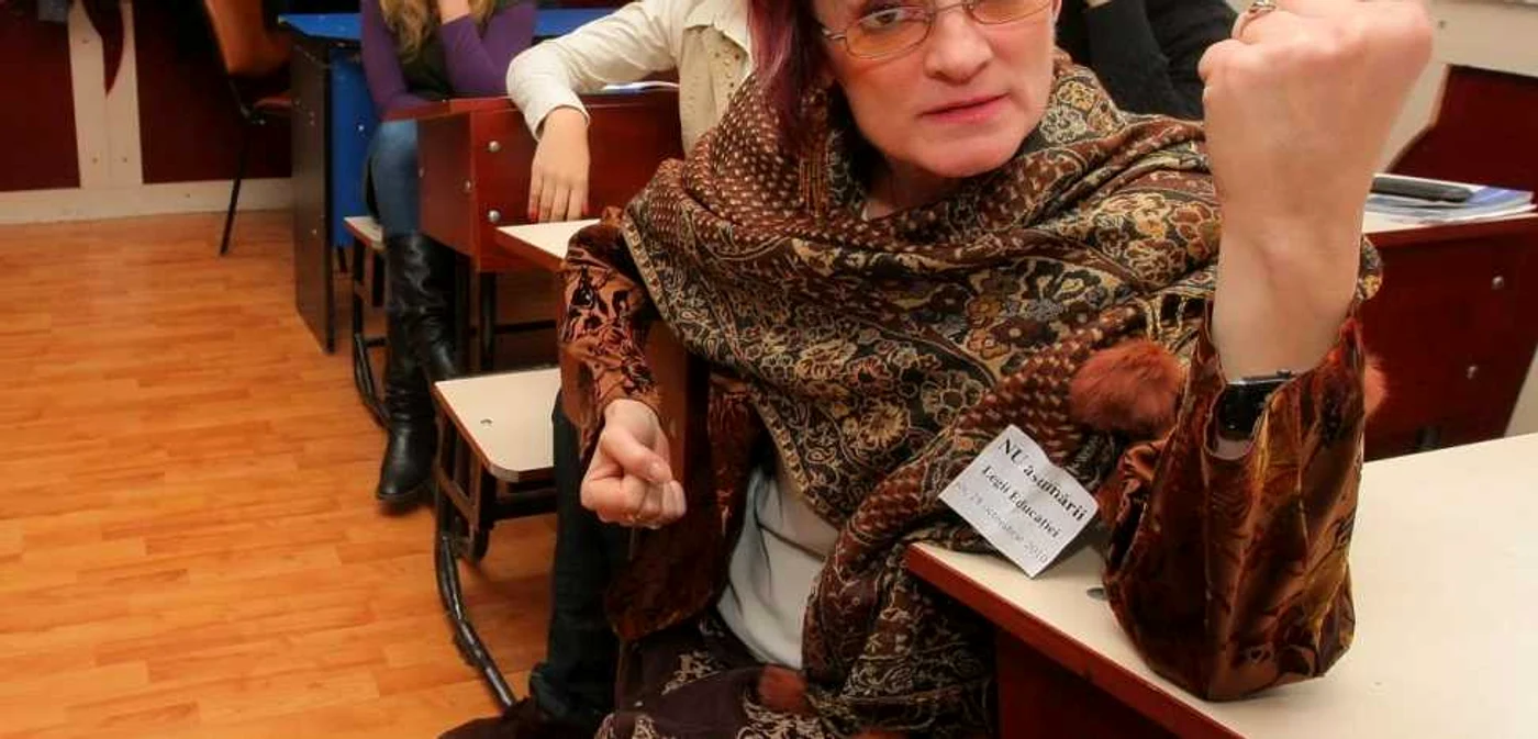 Elena Scăeşteanu, profesor de engleză, este revoltată de noua Lege a Educaţiei