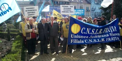 A venit rândul sindicaliştilor să picheteze Prefectura Mureş