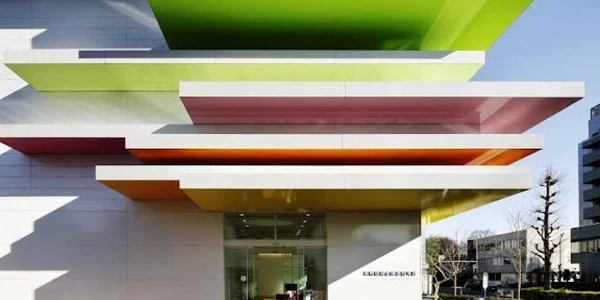 Sugamo Shinkin Bank este o clădire multicoloră din Tokyo. S-a deschis în martie 2011 