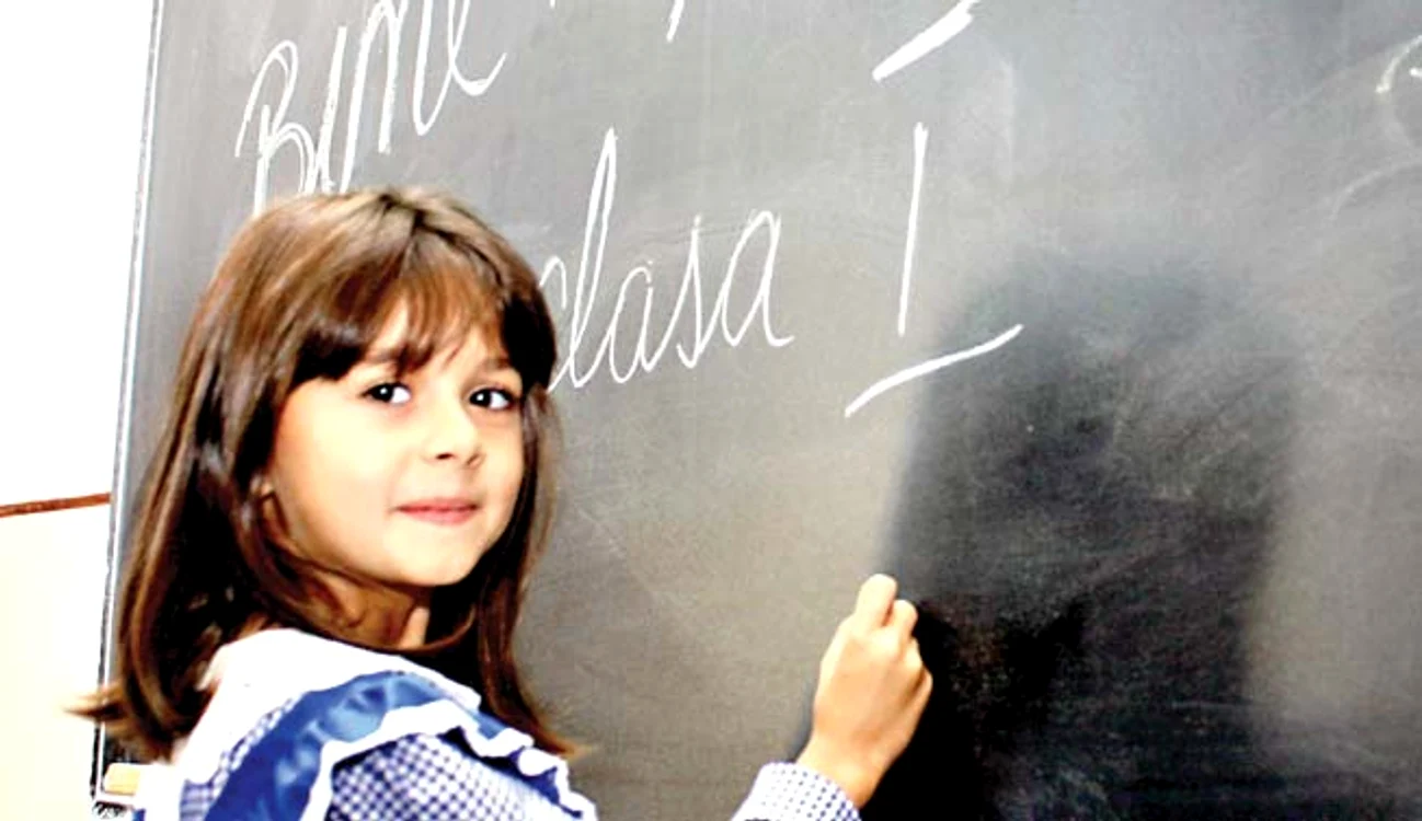 
    Părinţii pot depune cererile de înscriere pe locurile libere începând de miercuri, 23 mai, şi până la 31 mai  