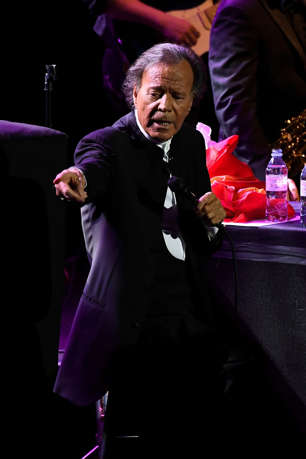 Acuzații grave în cazul lui Julio Iglesias: Parchetul, sesizat pentru trafic de persoane