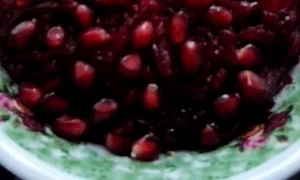 salata de sfcela rosie cu rodie jpeg