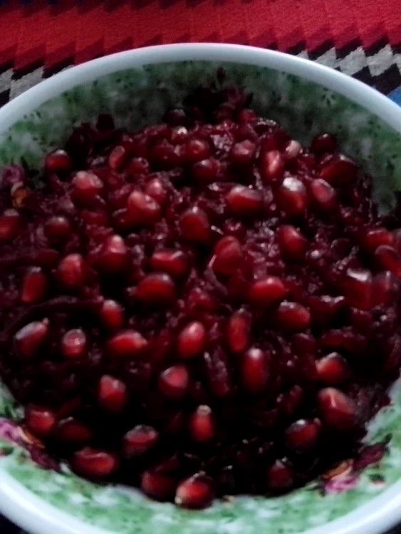 Salată de sfeclă roşie cu rodie