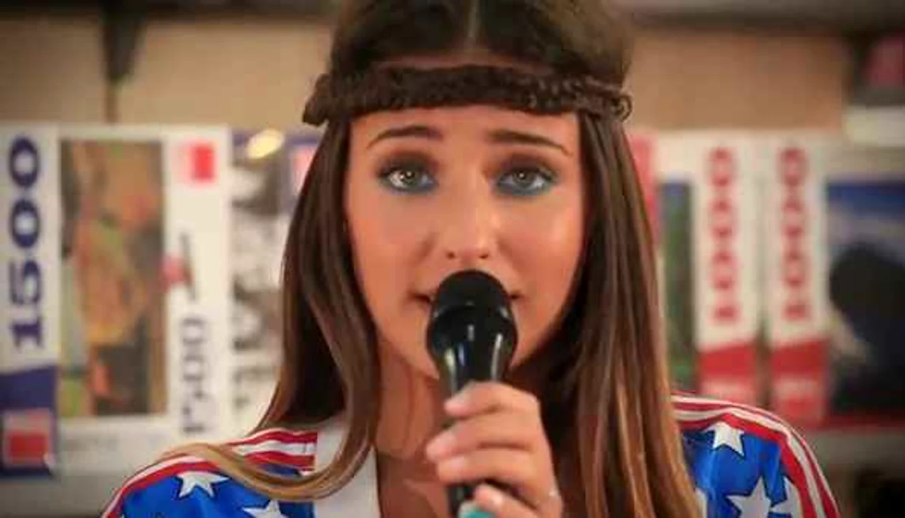 Antonia în videoclipul piesei «Jameia», versiunea pentru pian.