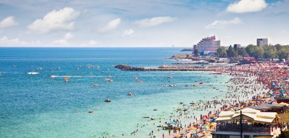 Litoralul manelist alungă turiștii cu muzica dată la maxim în boxe: „Capitala țărănelii și a manelelor”
