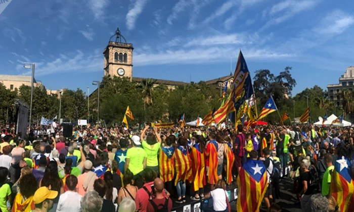 Dezbatere Historia la Adevărul Live: Autonomia Cataloniei, model pentru Ţinutul Secuiesc? Se va alătura România lui Viktor Orban? VIDEO png