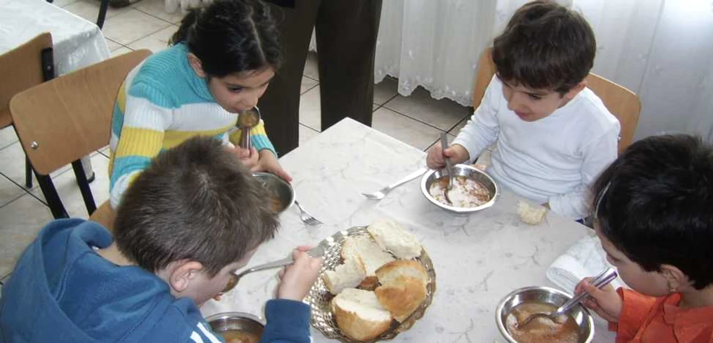Meniul actual al micuţilor instituţionalizaţi este destul de sărac. 