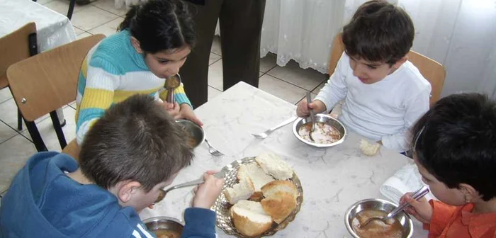 Meniul actual al micuţilor instituţionalizaţi este destul de sărac. 