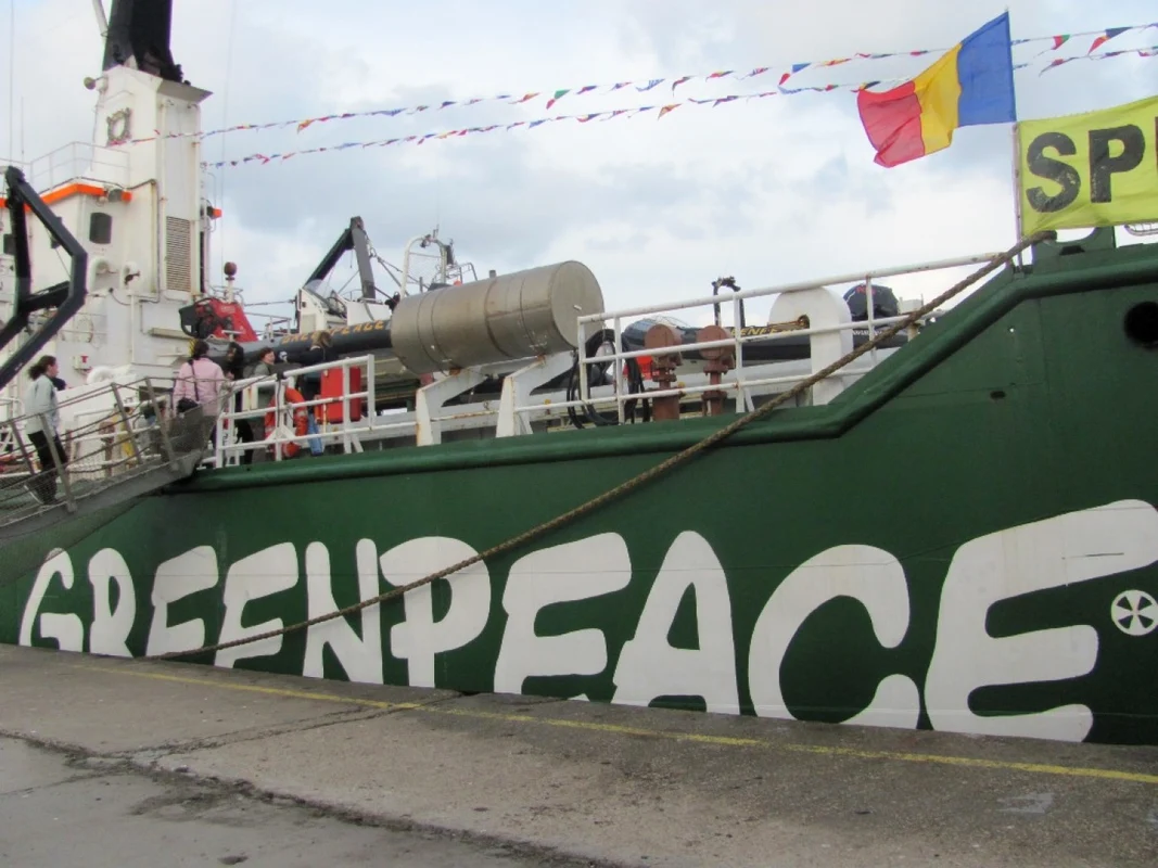 Vasul Greenpeace - pentru prima dată în România
