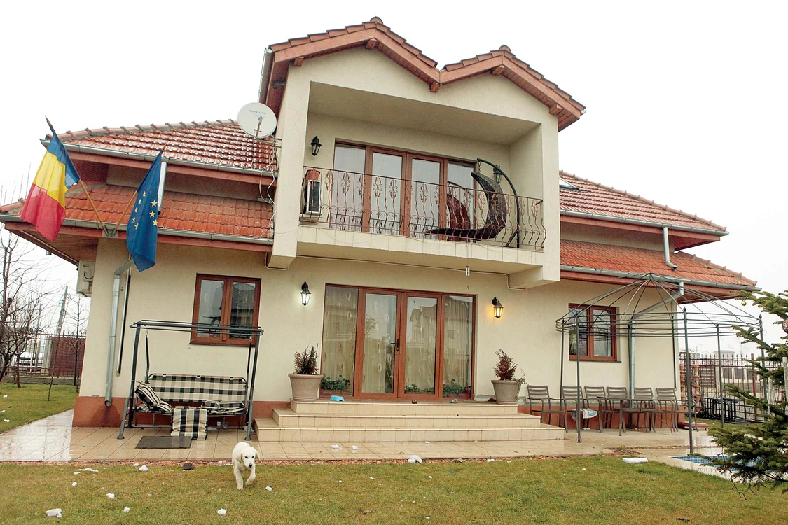 
    Aceasta este vila pe care  Adrian Iovan o avea în Otopeni împreună cu Mihaela Steriu. Fosta lui iubită s-a mutat definitiv aici  
