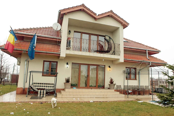 
    Aceasta este vila pe care  Adrian Iovan o avea în Otopeni împreună cu Mihaela Steriu. Fosta lui iubită s-a mutat definitiv aici  